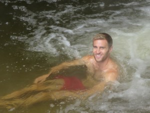 Rich relaxing in the hot spring water