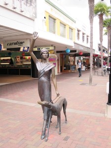 The statues are even in the art deco style