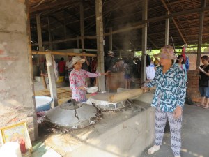 Steaming the rice noodle sheets