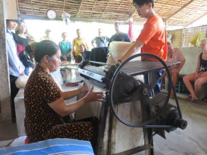 Cutting the rice noodle sheets into noodles